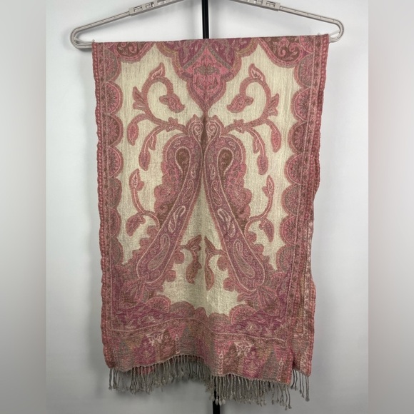 Mala Alisha Pink Cream Paisley Batik Print 100% Pure Wool Scarf with Gray Fringe - Picture 5 of 5